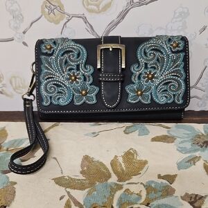 MONTANA WEST Elegant Black and Teal Embroidered Women's Wristlet